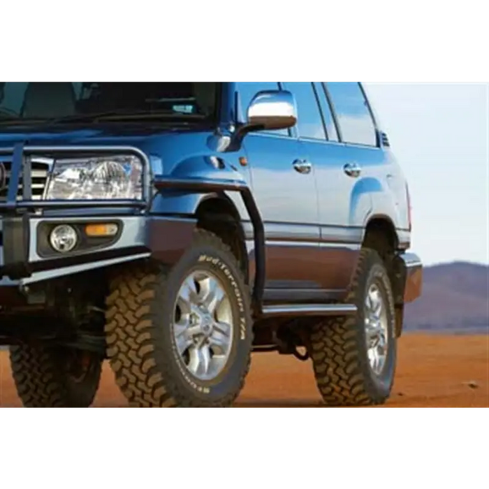 Blue toyota suv parked in the desert with arb deluxe side rails rear 100 ifs not lexus.