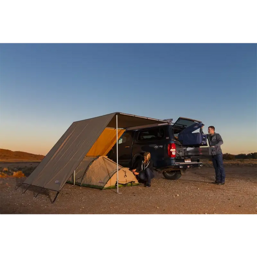 Man standing by tent in desert next to ARB Wind Break - Fire Retardant USA/Canada Spec