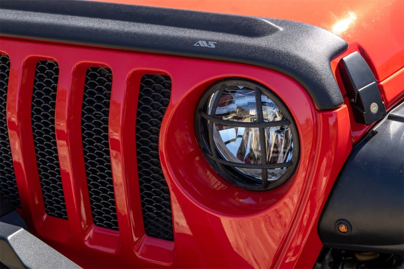 Avs 2018+ jeep wrangler (jl) 2dr/4dr aeroskin low profile acrylic hood shield - smoke, red jeep with