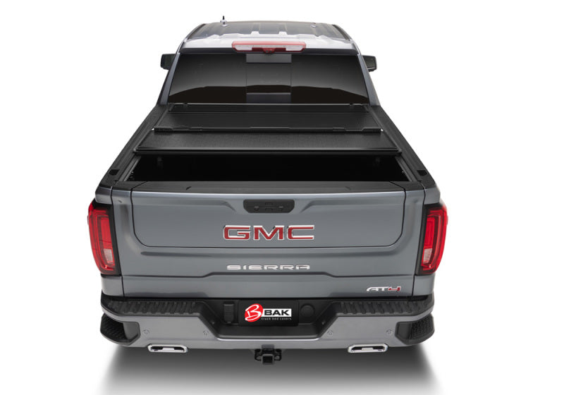 Rear view of 2019 gmc truck on bakflip g2 truck bed cover