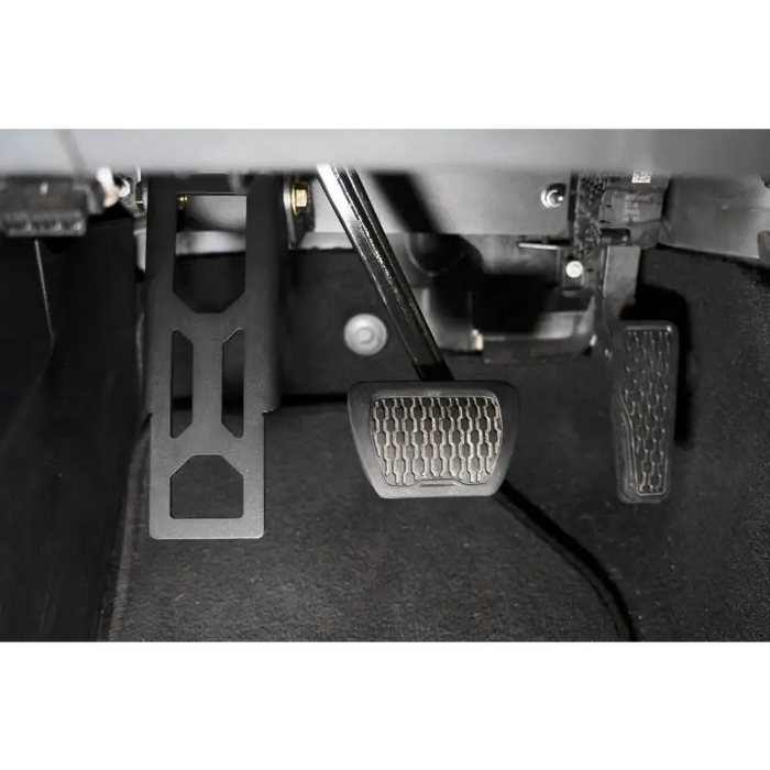 Adjustable dead pedal latch on DV8 Offroad 18-20 Jeep Wrangler JL.