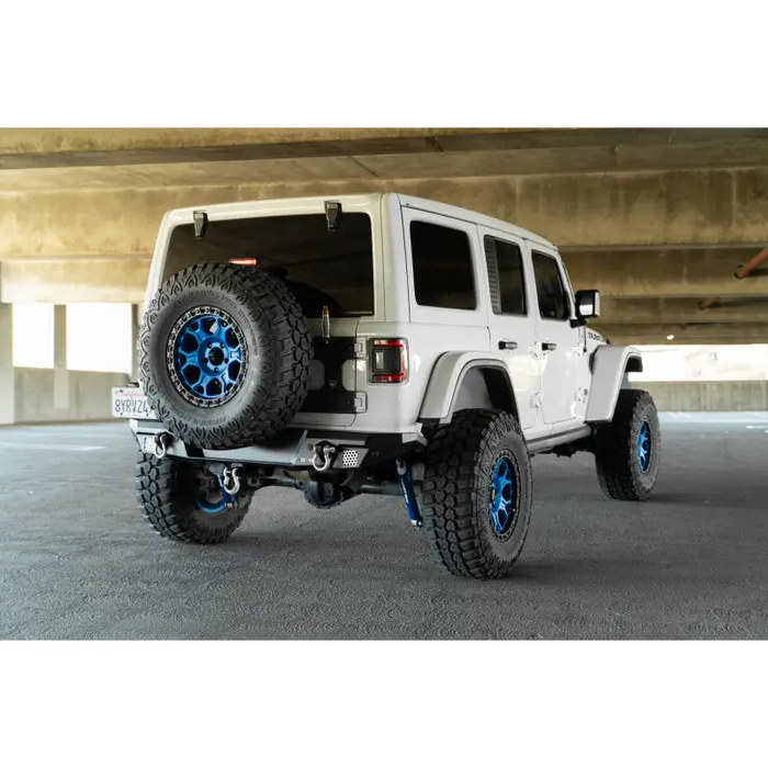 White Jeep with Blue Wheels and Tires on DV8 Offroad 18-23 Wrangler JL FS-7 Series Rear Bumper