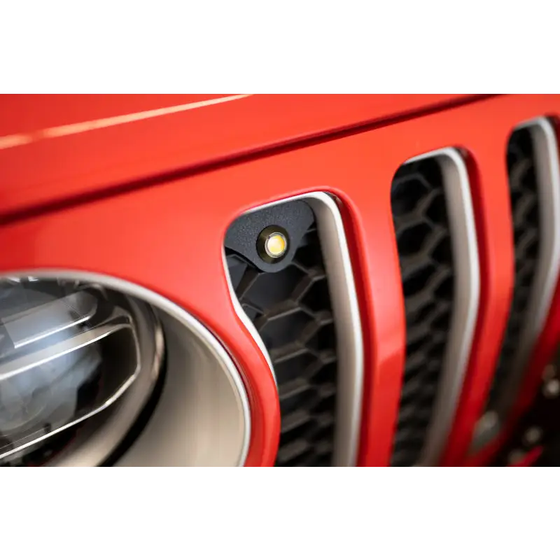 Red Jeep JL Grill Amber Marker Lights - Front End View