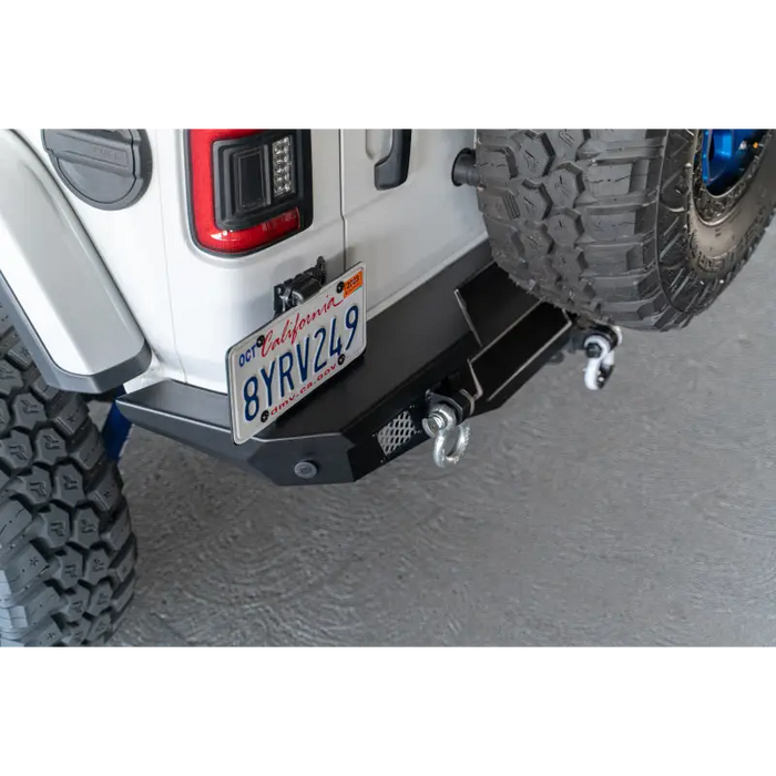 White Jeep with license plate on DV8 Offroad 2018 Jeep Wrangler JL MTO Series Rear Bumper