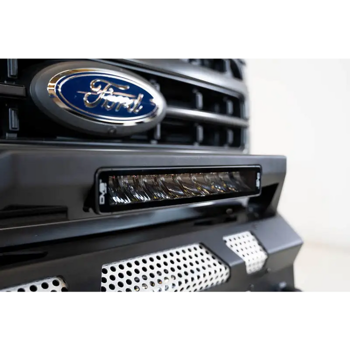 Close up of Ford vehicle grille on DV8 Offroad Elite Series 13in Light Bar.