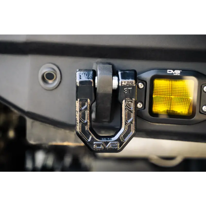 Front light of vehicle with yellow light - DV8 Offroad Elite Series D-Ring Shackles (Black)