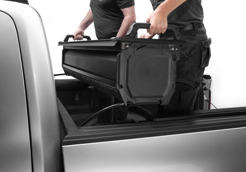 RealTruck 19-26 RAM 1500 5.7ft Bed (w/o MultiFunction Tailgate) RetraxPRO EZ-Off FRC-4000