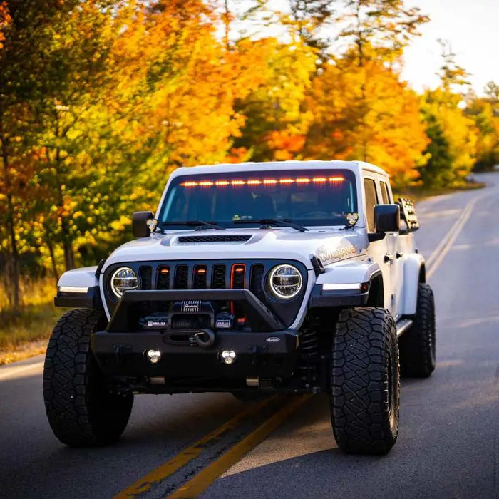 White Jeep with KC HiLiTES FLEX ERA 3 Dual Mode SAE Fog Lights.