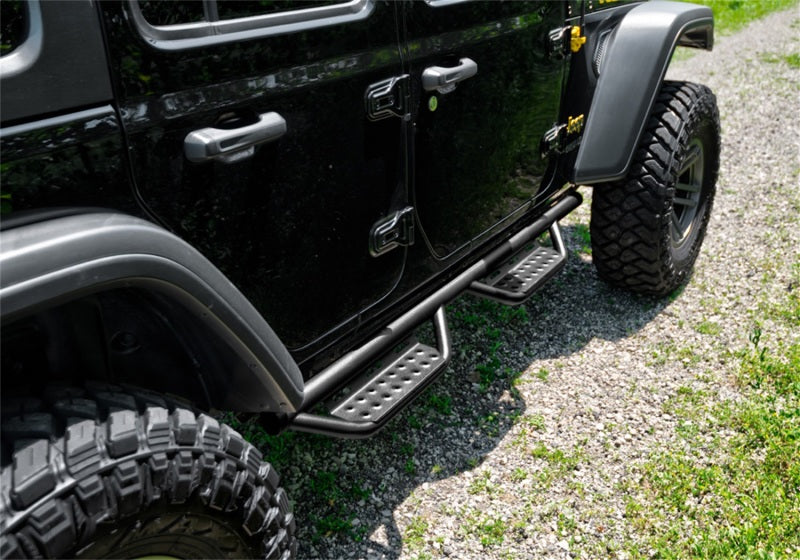 Jeep wrangler jl 4dr with tex. Black cab length nerf steps and black tire cover
