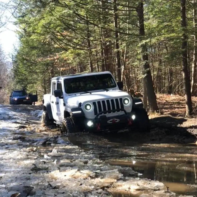 Jeep JL/Gladiator stuck in mud - Oracle Oculus Bi-LED projector headlights.
