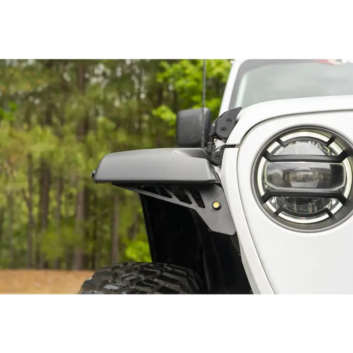 Front bumper light on a Jeep Wrangler JL/JT Rubicon with Rugged Ridge Chop Brackets