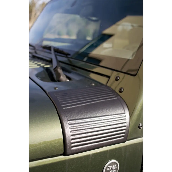 Close up of vehicle hood on Rugged Ridge Cowl Body Armor for Jeep Wrangler.