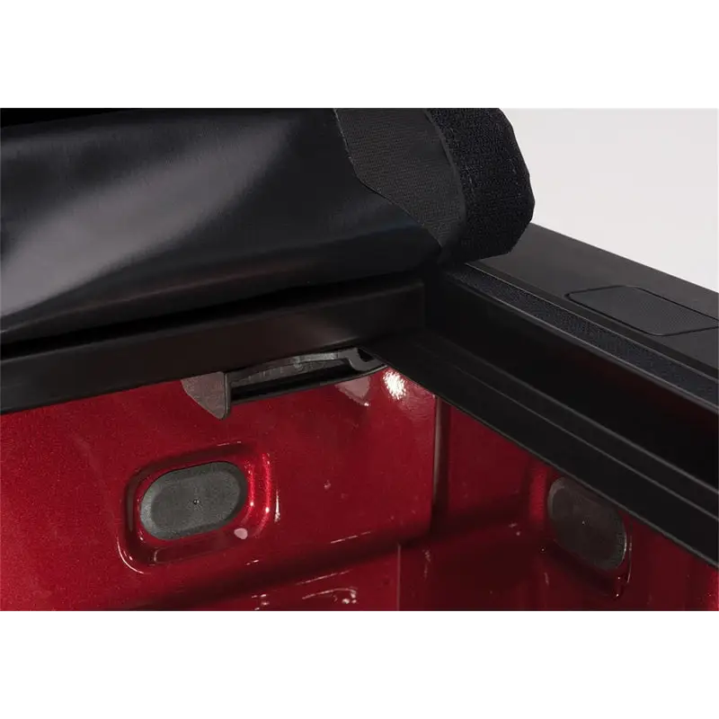 Side door handle latch securely closed on Truxedo 2020 Jeep Gladiator 5ft Pro X15 Bed Cover