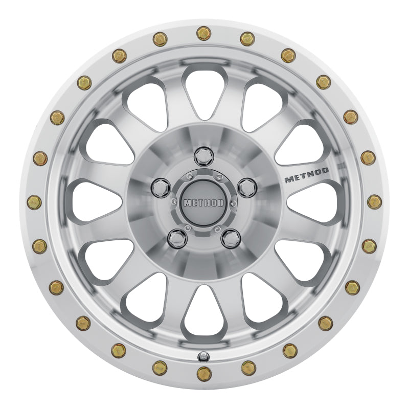 Method mr304 double standard 17x8.5 wheel - silver and gold truck